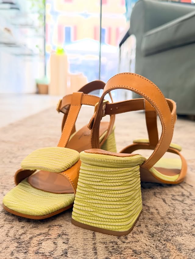 Sandalo tacco raffia giallo-verde